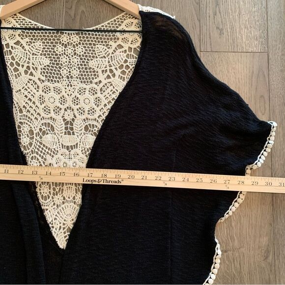 RUE 21 KIMONO WOMENS SMALL BLACK KNIT WHITE CROCHET BACK BOHO FESTIVAL HIPPIE. - Picture 10 of 11